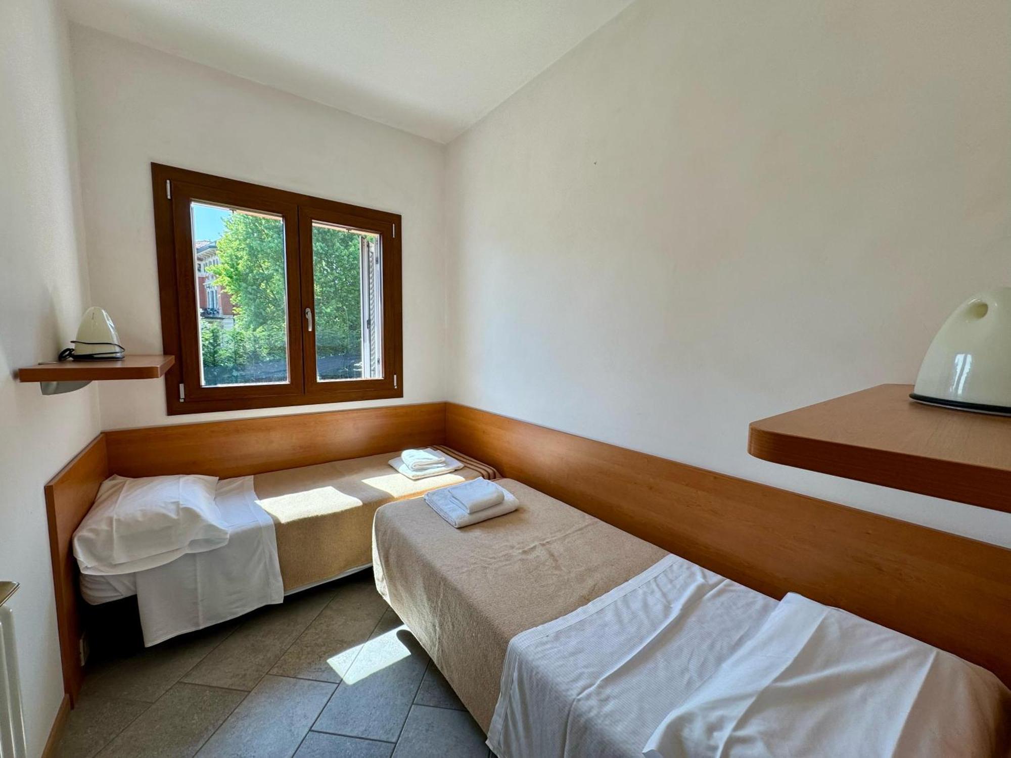 Easy Apartments Peschiera Peschiera del Garda Exterior photo